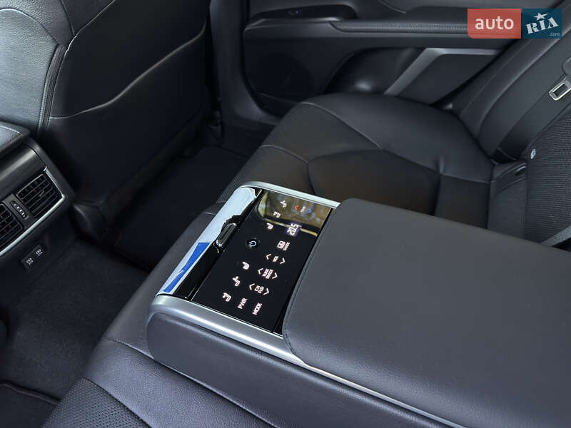 Седан Toyota Camry 2021 в Днепре