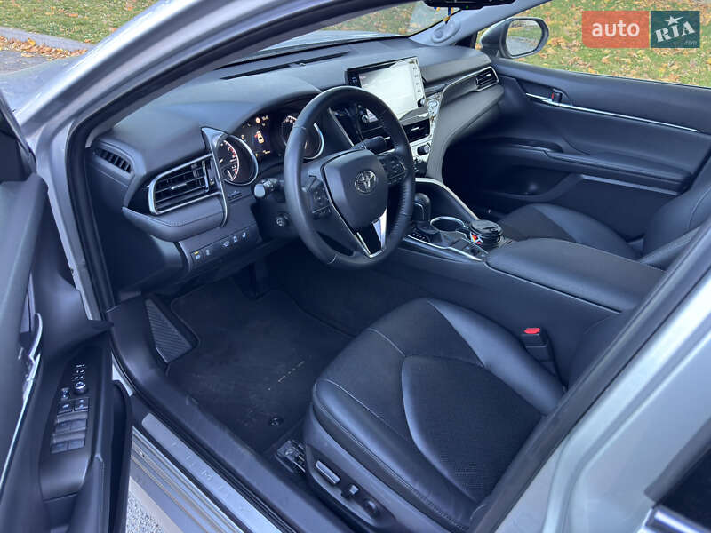 Седан Toyota Camry 2021 в Днепре