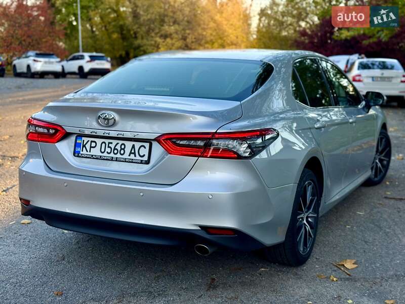 Седан Toyota Camry 2021 в Днепре