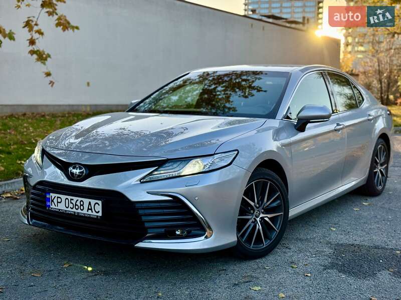 Седан Toyota Camry 2021 в Днепре