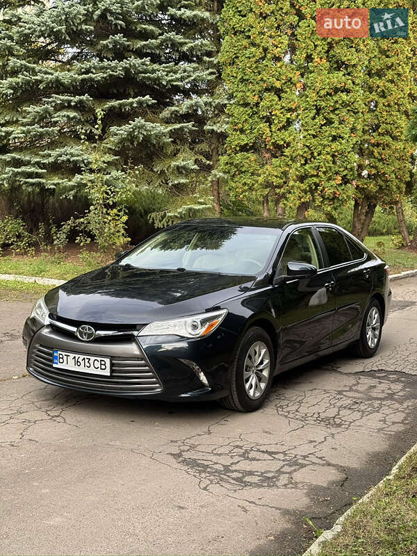 Седан Toyota Camry 2016 в Рівному