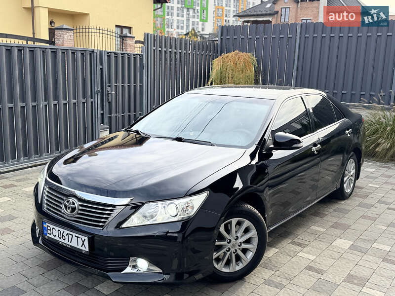 Седан Toyota Camry 2012 в Львове