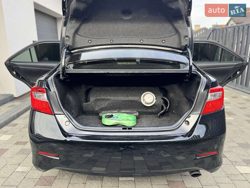 Седан Toyota Camry 2012 в Львове