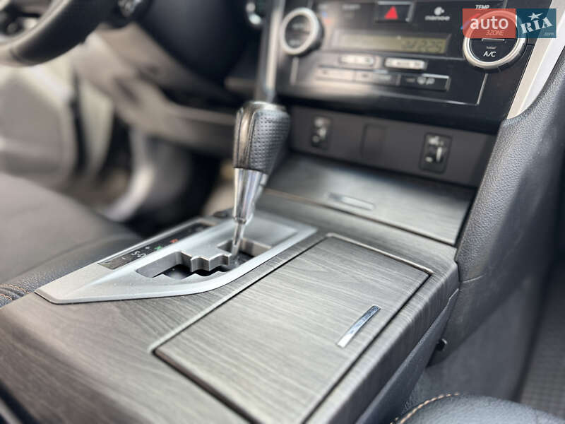 Седан Toyota Camry 2012 в Львове