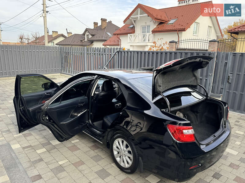 Седан Toyota Camry 2012 в Львове