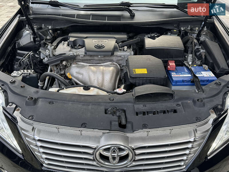 Седан Toyota Camry 2012 в Львове