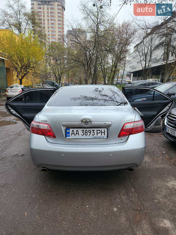 Седан Toyota Camry 2006 в Киеве