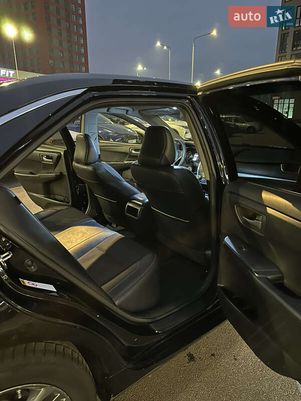 Седан Toyota Camry 2017 в Киеве