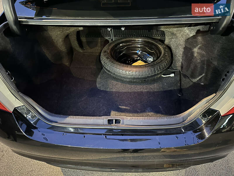 Седан Toyota Camry 2017 в Киеве