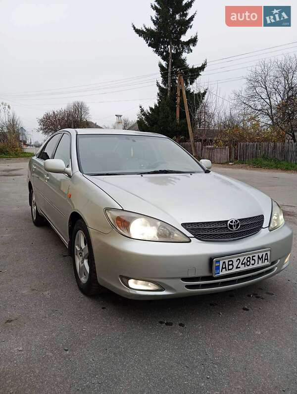 Седан Toyota Camry 2004 в Романове