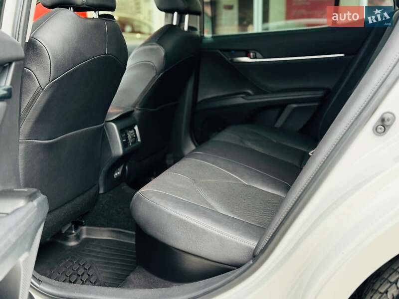 Седан Toyota Camry 2024 в Тернополі