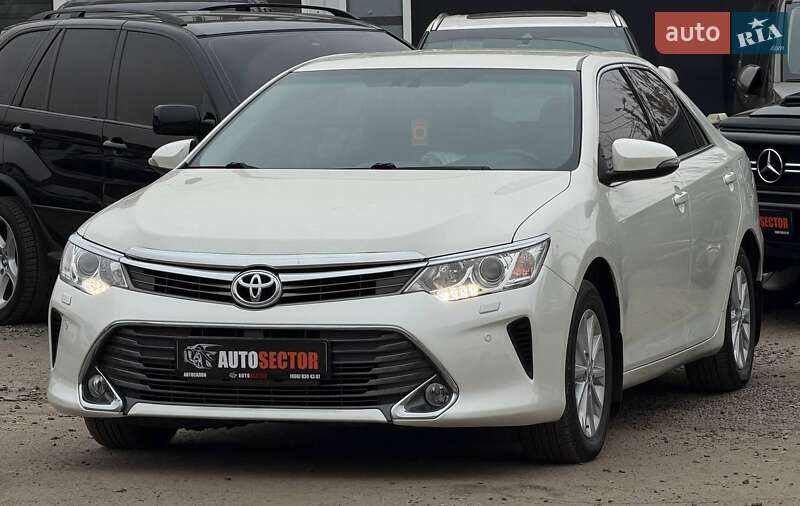 Седан Toyota Camry 2016 в Харкові