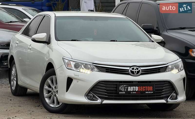 Седан Toyota Camry 2016 в Харкові