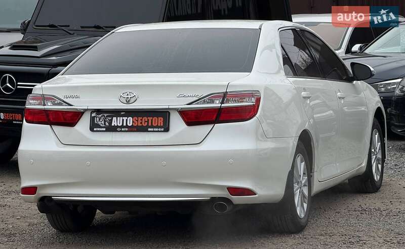 Седан Toyota Camry 2016 в Харкові