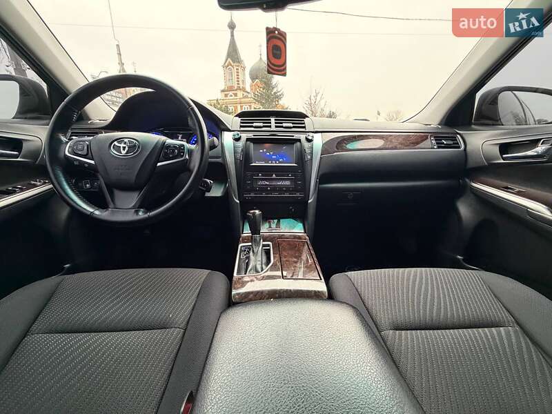 Седан Toyota Camry 2016 в Харкові