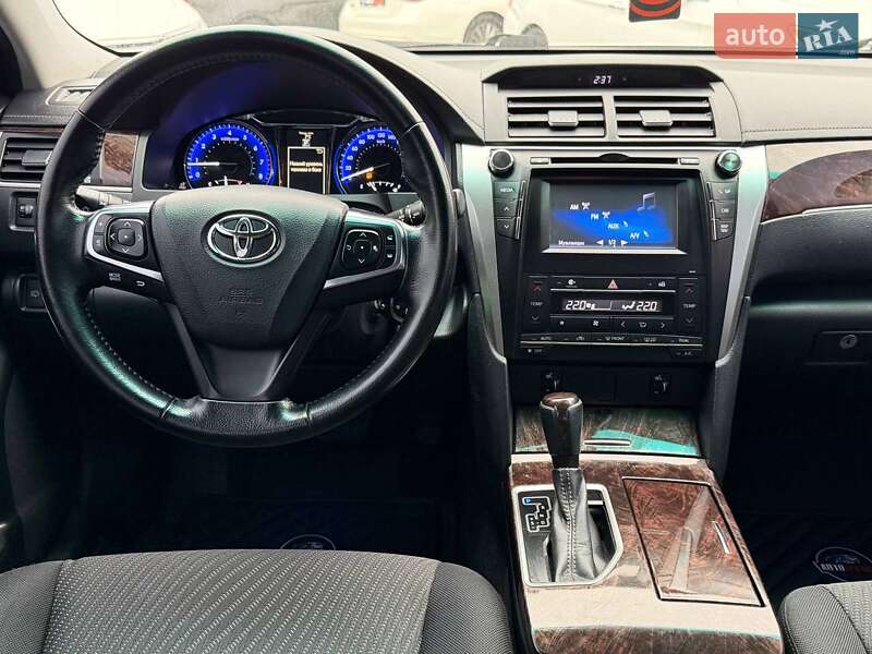 Седан Toyota Camry 2016 в Харкові
