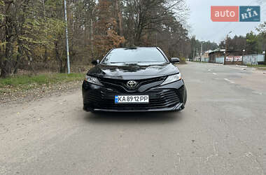 Седан Toyota Camry 2018 в Киеве