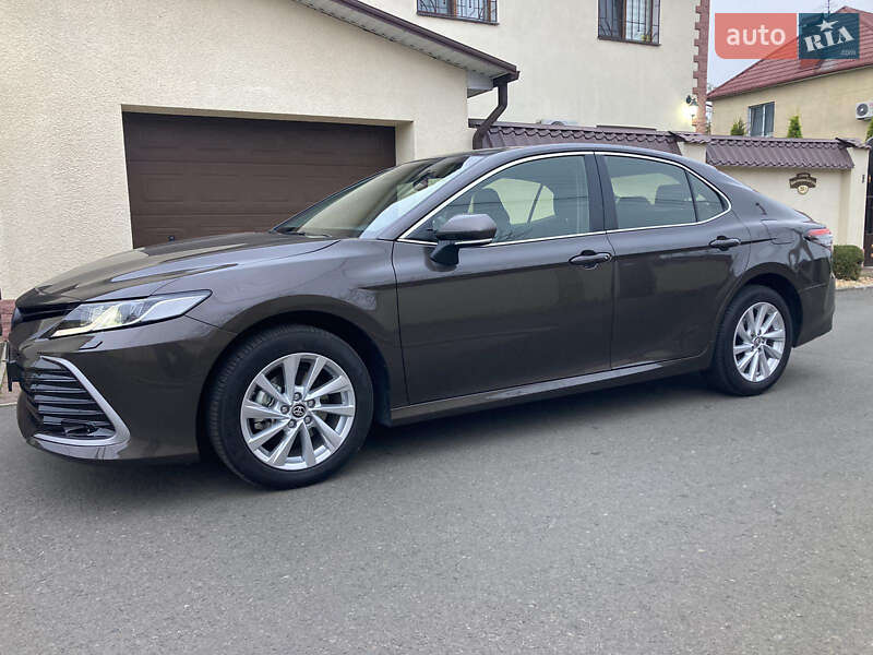 Седан Toyota Camry 2023 в Одессе
