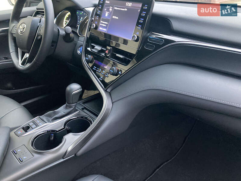 Седан Toyota Camry 2023 в Одессе
