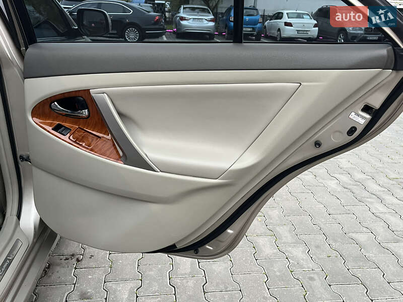 Седан Toyota Camry 2008 в Одессе