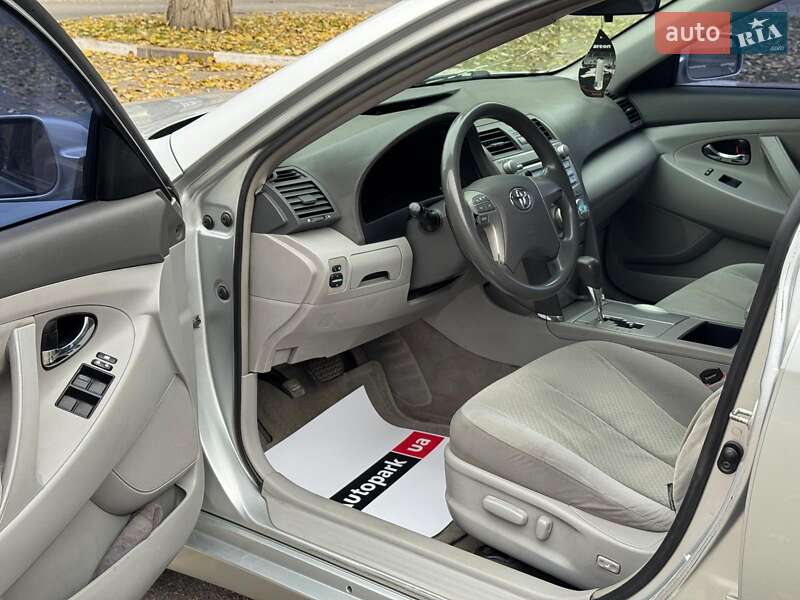 Седан Toyota Camry 2007 в Запорожье