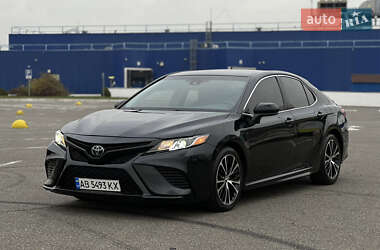 Седан Toyota Camry 2017 в Києві