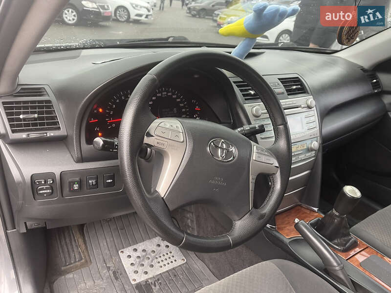 Седан Toyota Camry 2007 в Киеве