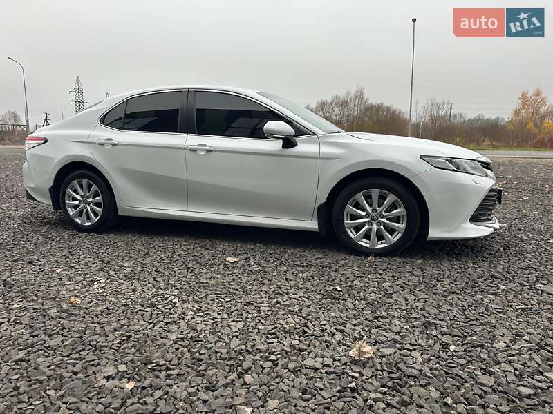 Седан Toyota Camry 2020 в Луцьку