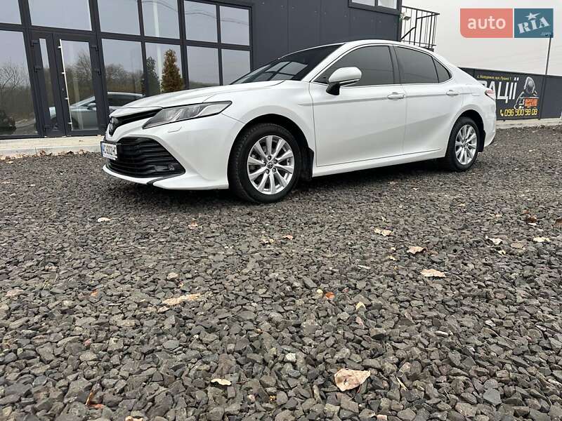 Седан Toyota Camry 2020 в Луцьку