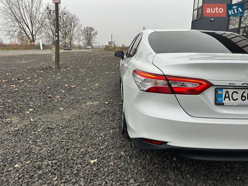 Седан Toyota Camry 2020 в Луцьку