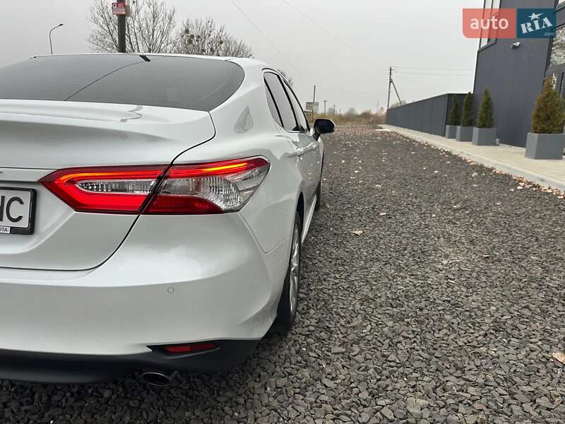 Седан Toyota Camry 2020 в Луцьку