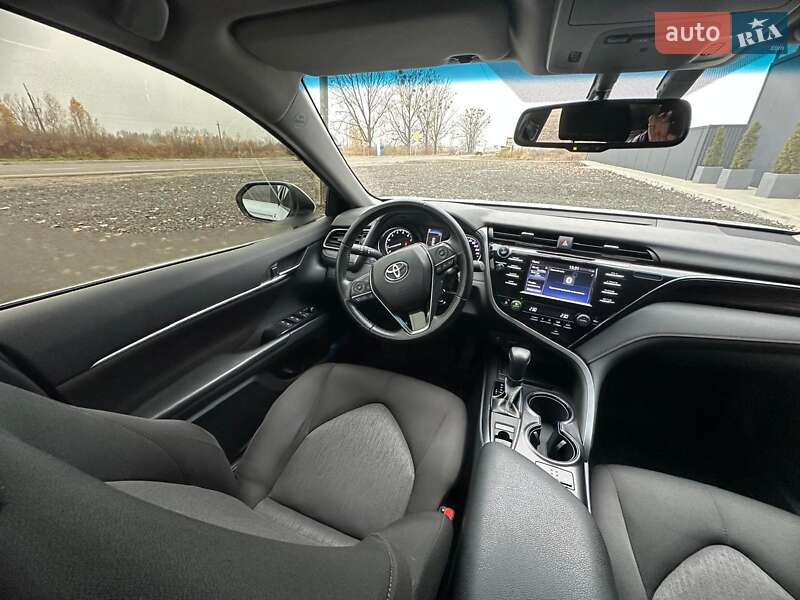 Седан Toyota Camry 2020 в Луцьку