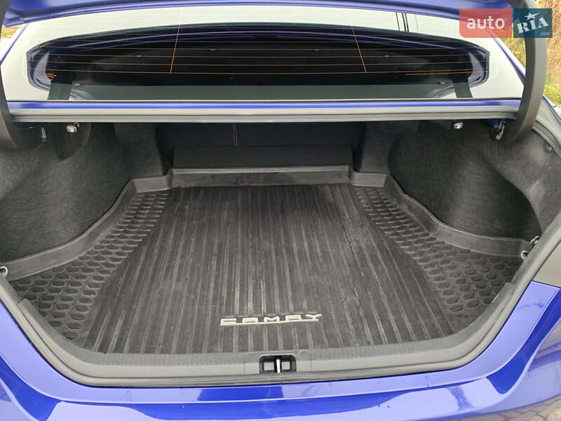 Седан Toyota Camry 2018 в Львове