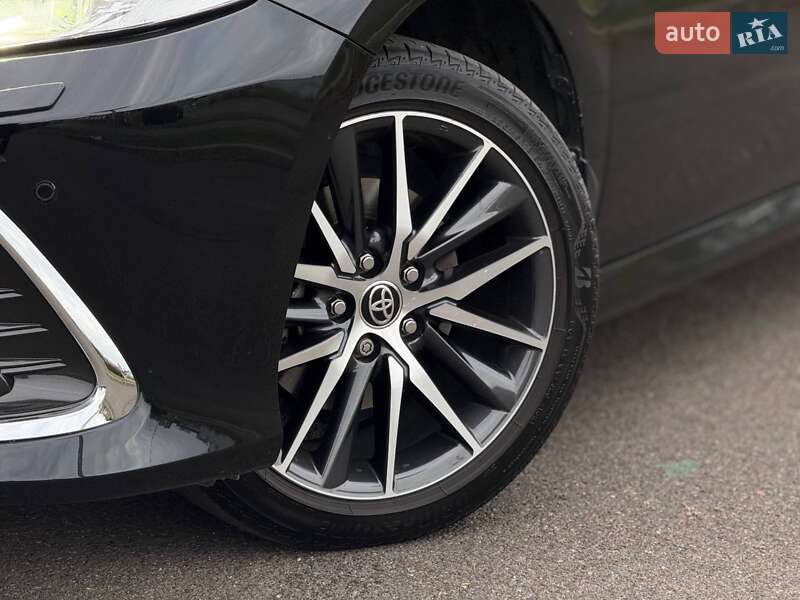 Седан Toyota Camry 2021 в Кривом Роге