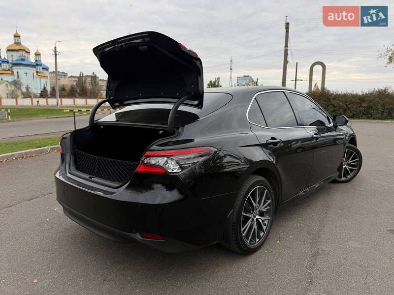 Седан Toyota Camry 2021 в Кривом Роге