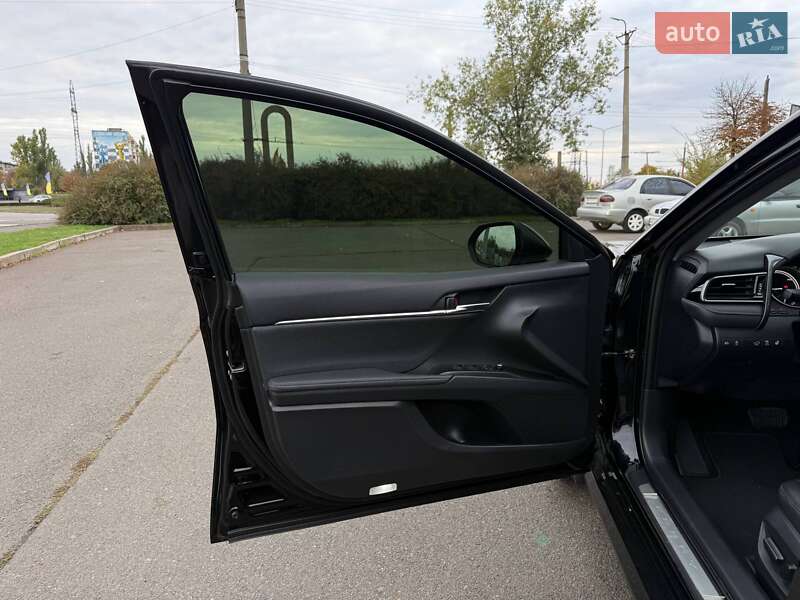 Седан Toyota Camry 2021 в Кривом Роге
