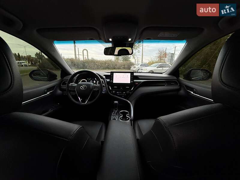 Седан Toyota Camry 2021 в Кривом Роге