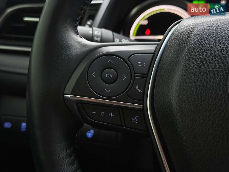 Седан Toyota Camry 2021 в Кривом Роге