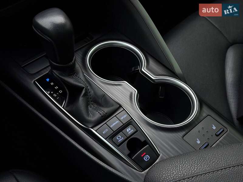 Седан Toyota Camry 2021 в Кривом Роге