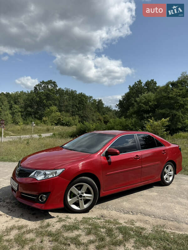 Седан Toyota Camry 2013 в Киеве