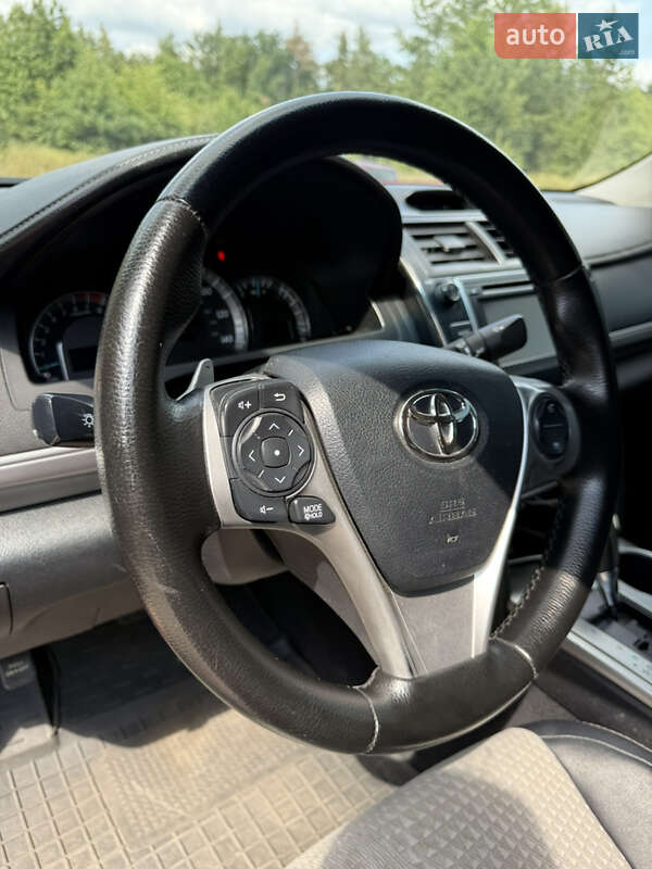Седан Toyota Camry 2013 в Киеве