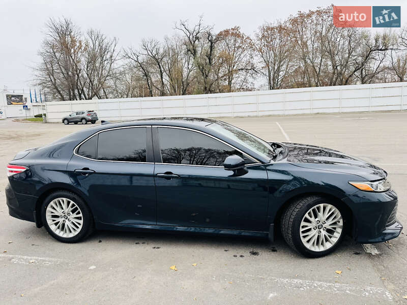 Седан Toyota Camry 2019 в Кременчуге