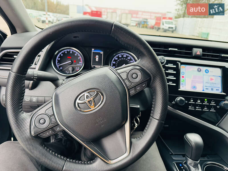 Седан Toyota Camry 2019 в Кременчуге