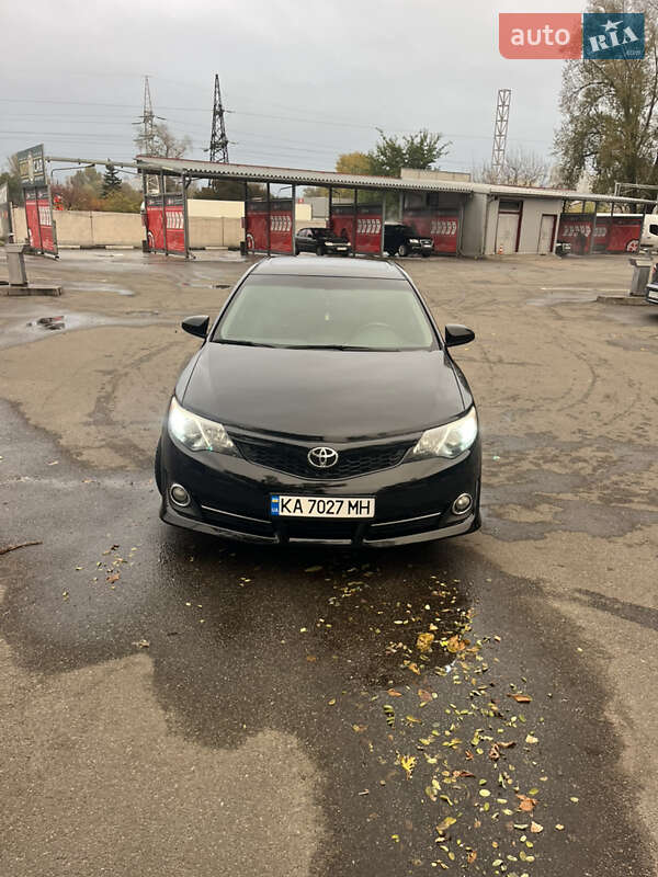 Седан Toyota Camry 2014 в Киеве фото 4 Седан Toyota Camry 2014 в Киеве