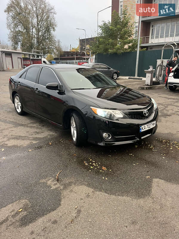 Седан Toyota Camry 2014 в Киеве фото 5 Седан Toyota Camry 2014 в Киеве