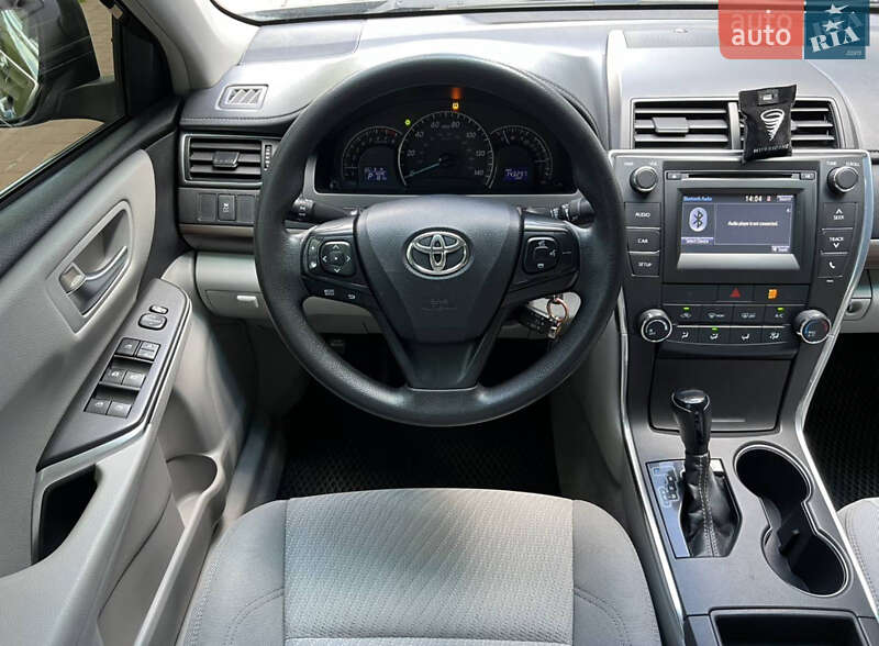 Седан Toyota Camry 2015 в Днепре