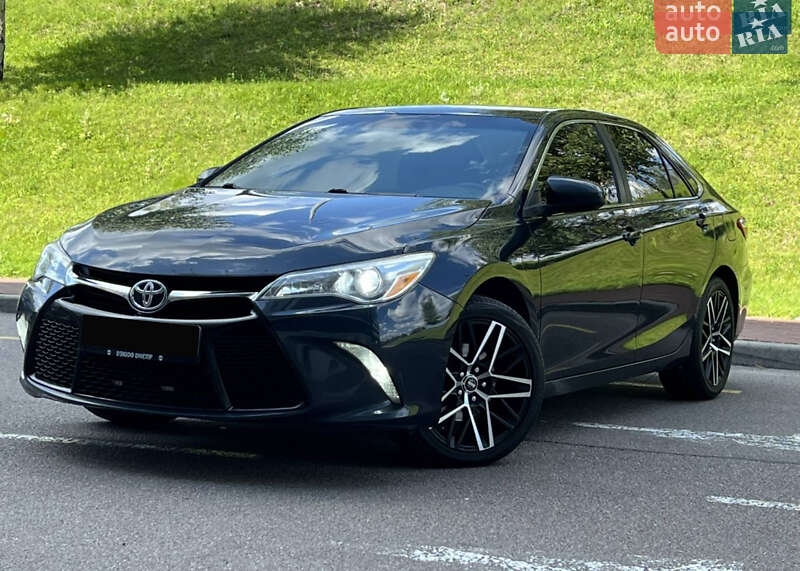 Седан Toyota Camry 2015 в Днепре