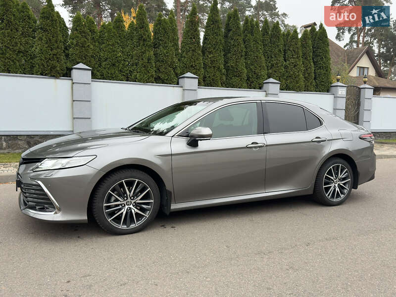 Седан Toyota Camry 2022 в Черкассах