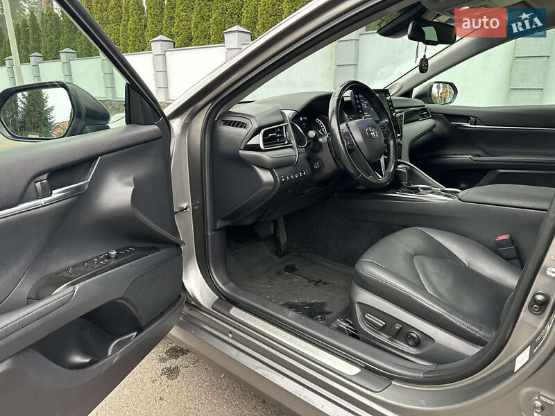 Седан Toyota Camry 2022 в Черкассах
