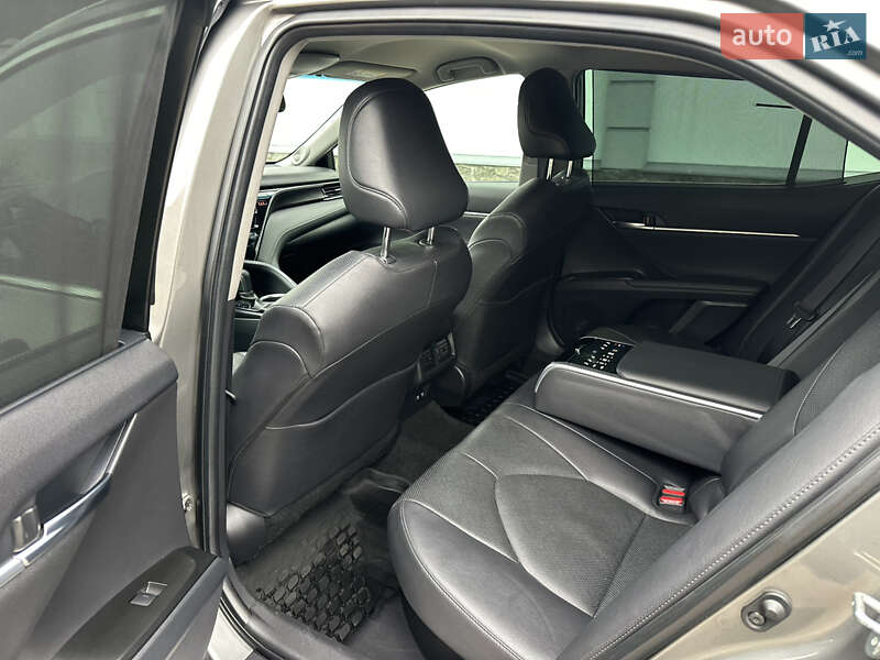 Седан Toyota Camry 2022 в Черкассах